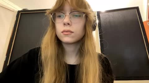 Snapshot of alanehadaller chatting on October 20, 11:37 am Stella online show from October 20, 11:37 am