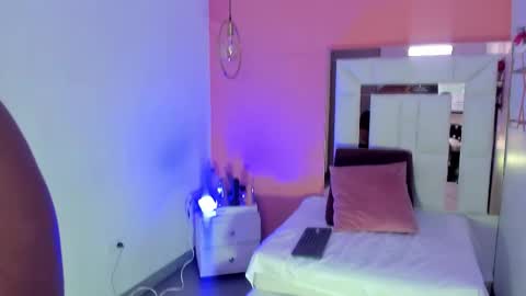 Ana online show from January 8, 8:04 pm