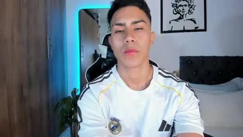 alannaughty_ online show from April 11, 1:10 am