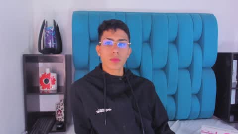 alannaughty_ online show from January 8, 9:01 pm