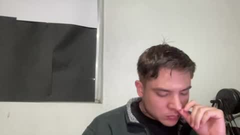 alber753713 online show from June 14, 2:24 am