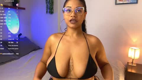 Snapshot of aleiascott chatting on September 26, 11:24 pm Aleia online show from September 26, 11:24 pm