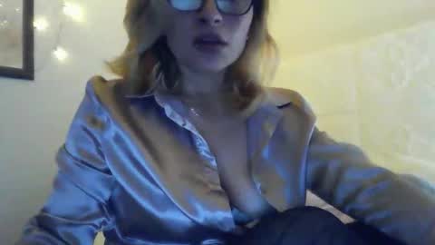 aleja 08 online show from October 6, 7:42 pm