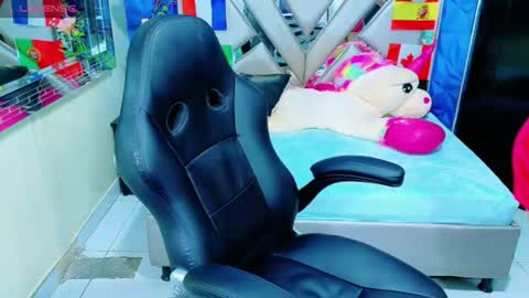alejandra online show from June 24, 1:51 pm