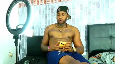 Snapshot of alejo_21cm chatting on February 17, 5:36 am alejo_21cm online show from February 17, 5:36 am