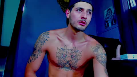 alejo_323__ online show from April 13, 3:16 pm