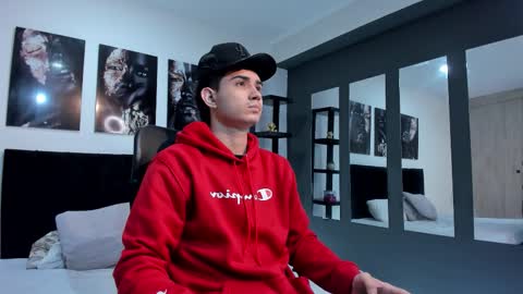 alejo_gray1 online show from January 15, 12:36 pm