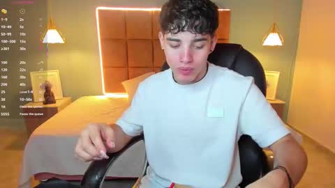 ALejoo Saenz online show from October 22, 3:21 am