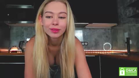 Snapshot of aleksa_cutie chatting on October 10, 9:48 am Next stream - 2 dec - online show from October 10, 9:48 am
