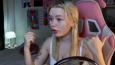 Snapshot of aleksalore chatting on January 29, 3:54 am Lexi online show from January 29, 3:54 am