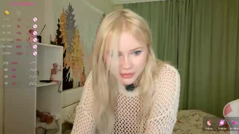 Snapshot of aleksalore chatting on October 6, 3:35 am Lexi online show from October 6, 3:35 am