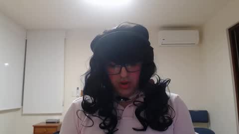 Snapshot of alessalindo840 chatting on October 21, 8:19 am AlessaBabyGirl840 online show from October 21, 8:19 am