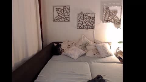 Sandra online show from March 16, 3:27 pm