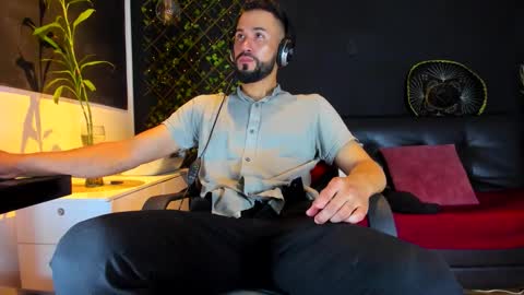 ALESSANDRO  WYE online show from February 1, 8:55 am