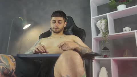 Snapshot of alessandro_duty chatting on October 11, 9:29 pm Alessandro INDEPENDENT MODEL online show from October 11, 9:29 pm