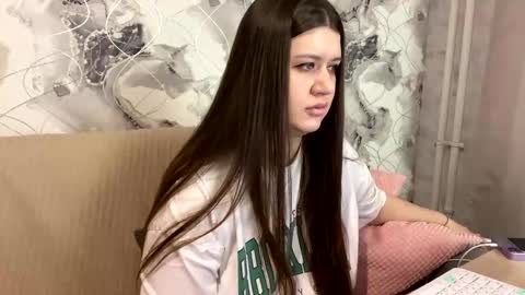 Snapshot of aletta_oushen chatting on February 17, 11:44 am Aletta Oushen online show from February 17, 11:44 am