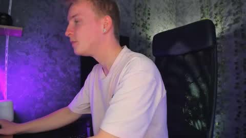 Snapshot of alex__sweet chatting on October 18, 6:39 am your Alex online show from October 18, 6:39 am
