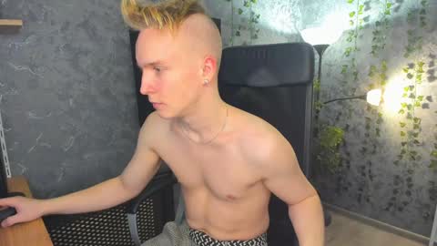 Snapshot of alex__sweet chatting on February 3, 7:29 am your Alex online show from February 3, 7:29 am