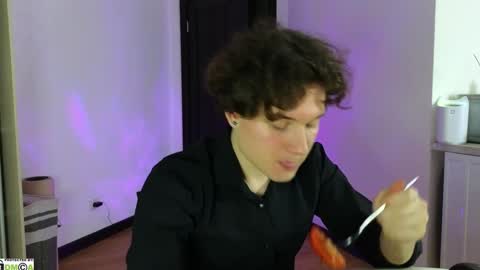 FAVORITE online show from December 2, 10:07 pm