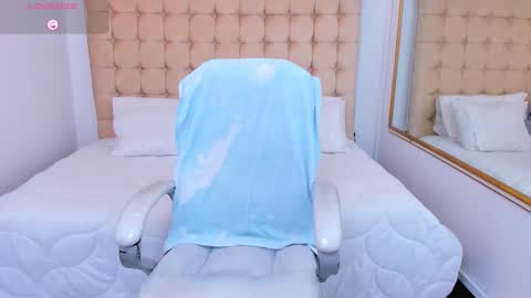 alex online show from December 3, 3:45 pm