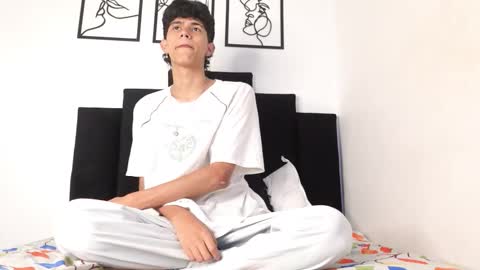 alex_mark_ online show from February 5, 1:47 pm