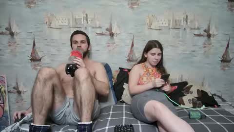 Alex and Sarah online show from November 11, 8:22 pm