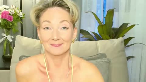 Snapshot of alexandrafix chatting on October 13, 1:02 pm Alexandra online show from October 13, 1:02 pm