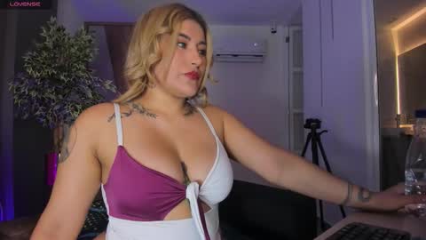 alexariot1 online show from October 5, 9:00 pm