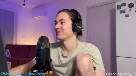 Snapshot of alexdavey chatting on February 2, 5:42 am           online show from February 2, 5:42 am