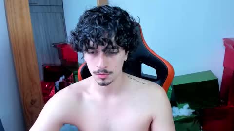 alexfloreszzz online show from December 15, 9:44 pm