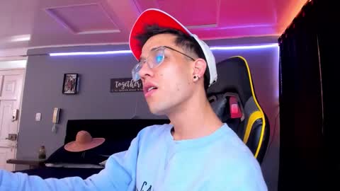 Snapshot of alexgiraldo__ chatting on October 1, 4:06 pm alexgiraldo__ online show from October 1, 4:06 pm