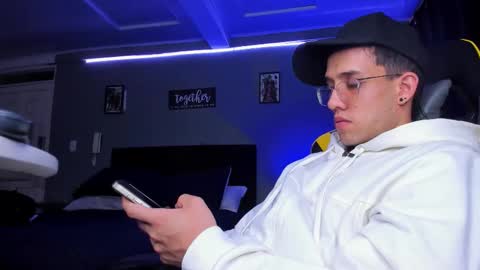 alexgiraldo__ online show from October 28, 3:18 am