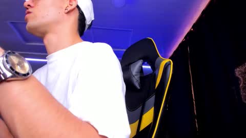 Snapshot of alexgiraldo__ chatting on September 21, 1:48 pm alexgiraldo__ online show from September 21, 1:48 pm