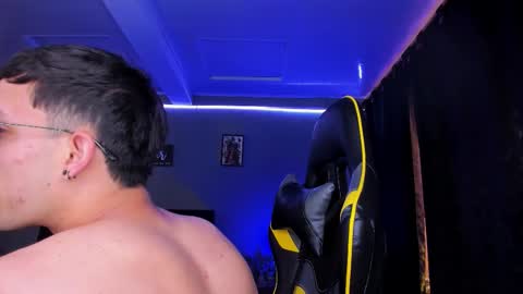 Snapshot of alexgiraldo__ chatting on October 17, 6:34 pm alexgiraldo__ online show from October 17, 6:34 pm