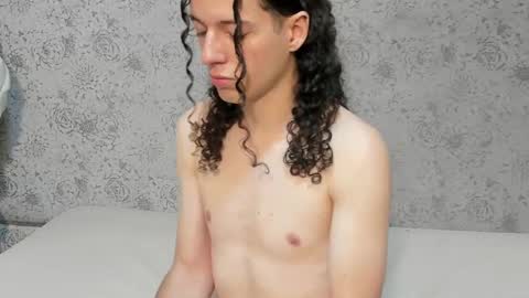 alexlockwood_ online show from February 28, 3:43 am