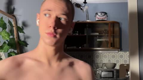 Alex online show from December 10, 3:20 am