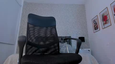 aleya_black online show from April 14, 2:37 am