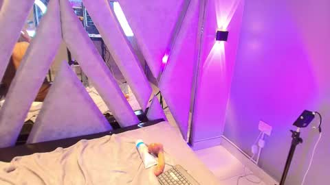 alice_26__ online show from March 19, 3:28 pm