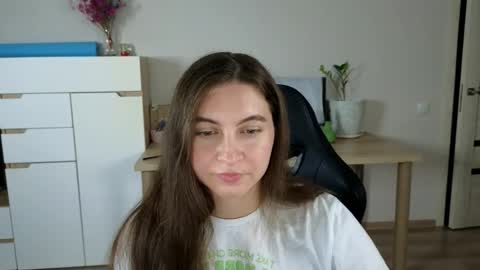 Snapshot of alice_________________________ chatting on October 7, 8:16 pm Alice online show from October 7, 8:16 pm