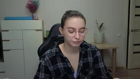 Alice online show from December 18, 6:03 pm