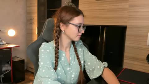 Snapshot of alice_alarcon chatting on October 17, 8:51 am Hey Im Alice online show from October 17, 8:51 am