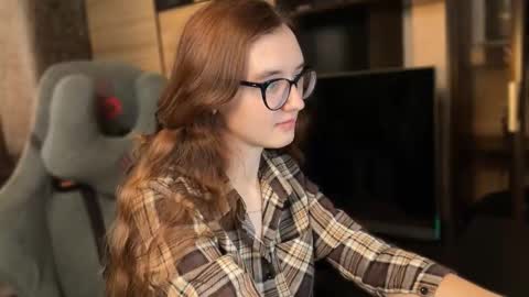 Snapshot of alice_alarcon chatting on October 18, 9:24 am Hey Im Alice online show from October 18, 9:24 am