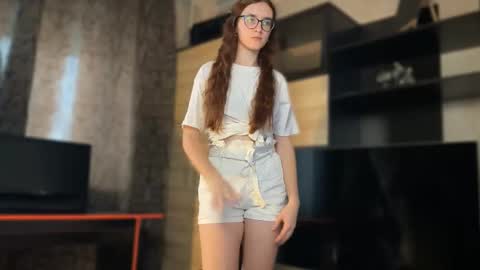 Snapshot of alice_alarcon chatting on October 22, 7:11 am Hey Im Alice online show from October 22, 7:11 am