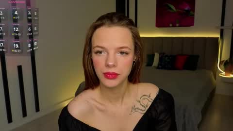 Snapshot of alice_delaney chatting on October 5, 8:27 pm Alice online show from October 5, 8:27 pm