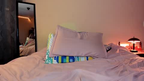 Alice  online show from December 19, 6:12 am