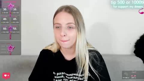 Snapshot of alice_halle chatting on September 12, 4:53 pm alice_halle online show from September 12, 4:53 pm