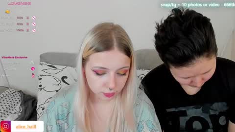 Snapshot of alice_halle chatting on February 21, 3:54 pm alice_halle online show from February 21, 3:54 pm
