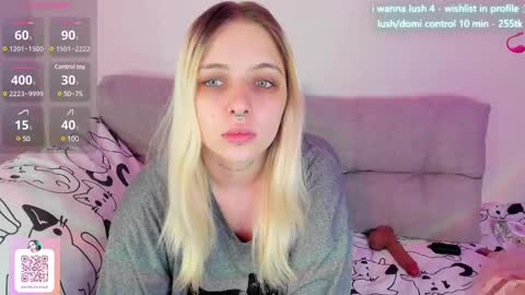 Snapshot of alice_halle chatting on March 11, 7:57 am alice_halle online show from March 11, 7:57 am
