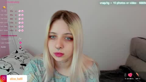 Snapshot of alice_halle chatting on February 20, 6:39 am alice_halle online show from February 20, 6:39 am