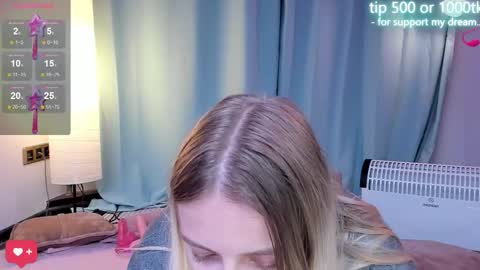 Snapshot of alice_halle chatting on September 24, 3:46 am alice_halle online show from September 24, 3:46 am